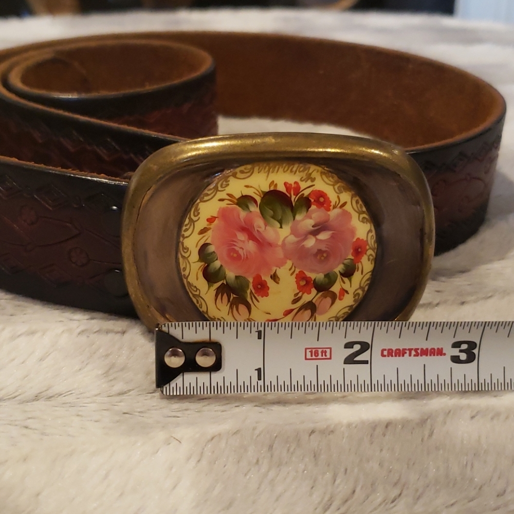 Leather belt with buckle